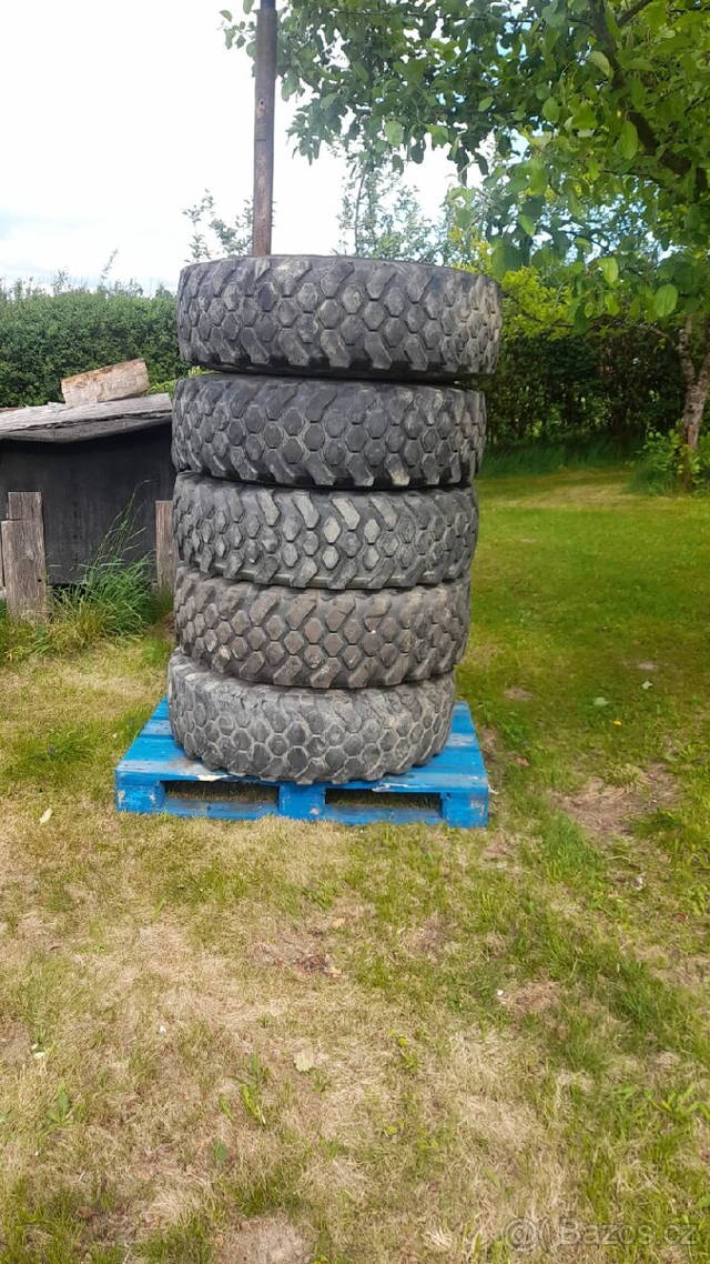 Pneu 12.5 R 20 Unimog pneu + disky(ráfky)