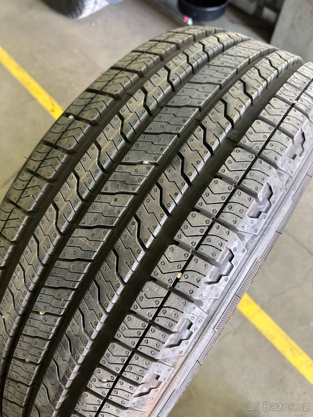 Pneu 255/55-R20