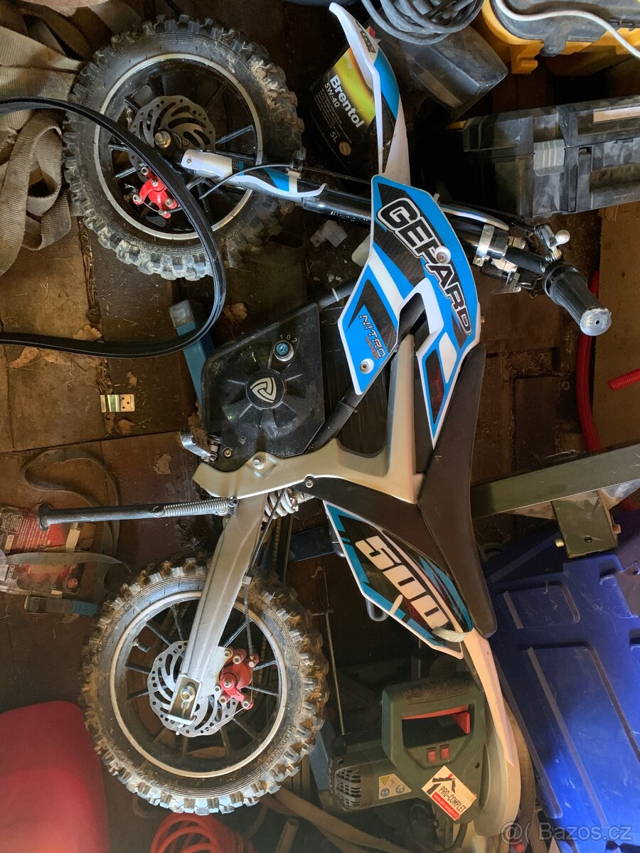 Nitro elektricka motorka