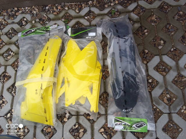 Suzuki RMZ 250 nová sada plastů