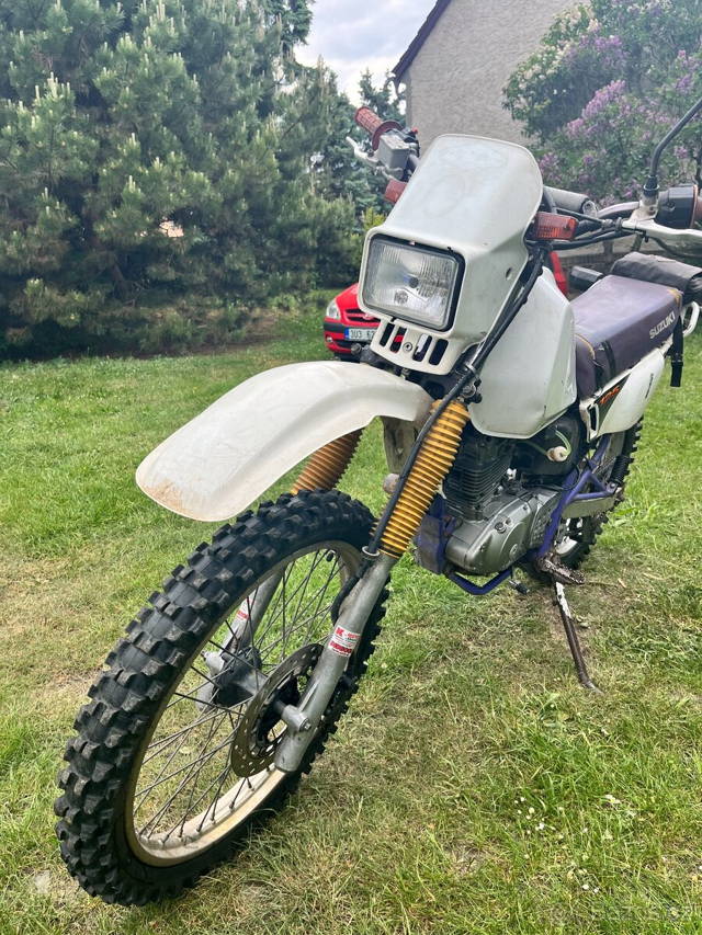 Suzuki DR 125