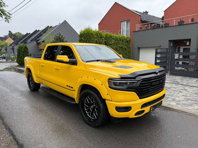 DODGE RAM 1500 HEMI LONGBED YELLOW JACKET