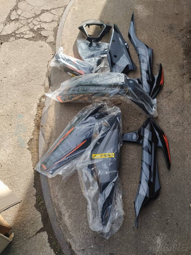 KTM plasty