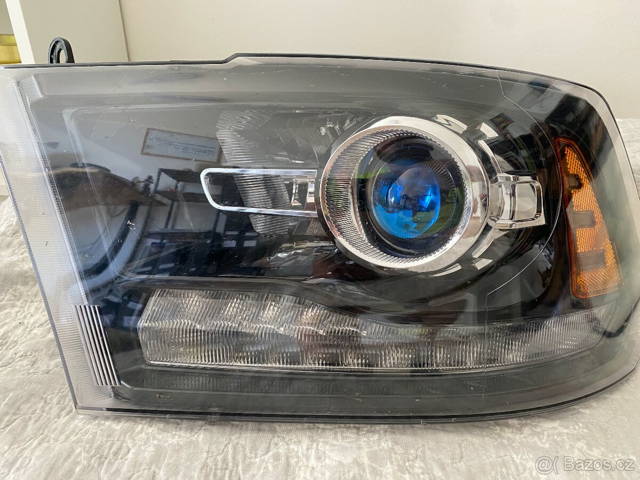 Přední světlomety na Dodge Ram 1500 2013-2019