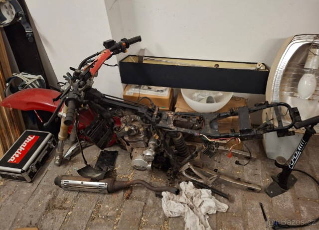 SpěcháProdám/vyměním rozebraná moto na složení