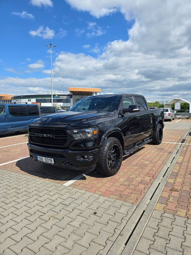 Dodge RAM 1500. 5.7 V8 HEMI