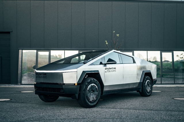 Tesla Cybertruck AWD – 2025 – dovoz z USA – na objednání