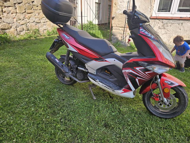 Prodam skutr max 125 nová STK