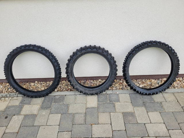 Pneu cross 100/90-21, 140/80-18, 90/90-21 jeté
