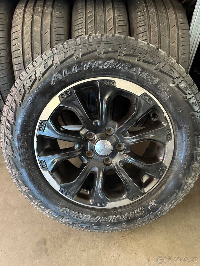 Jeep Grand Cherokee sada R18 Alu+zimní pneu