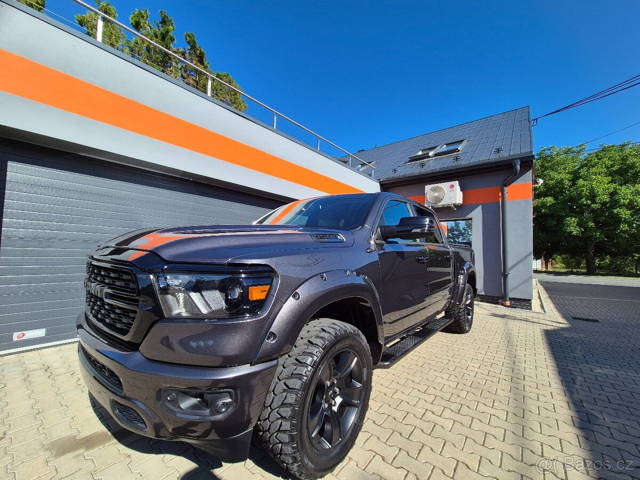 DODGE RAM 1500 5,7 HEMI 2024 4x4 odpočet DPH 8 000 km