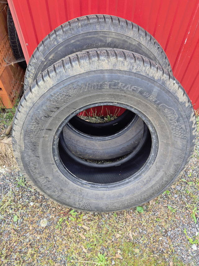 265/70 R16 Kumho WinterCraft WS71