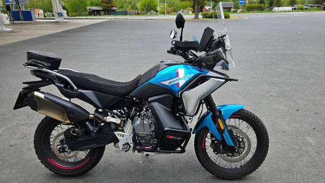 CF Moto 800 MT-X, jako nová, doplňky.