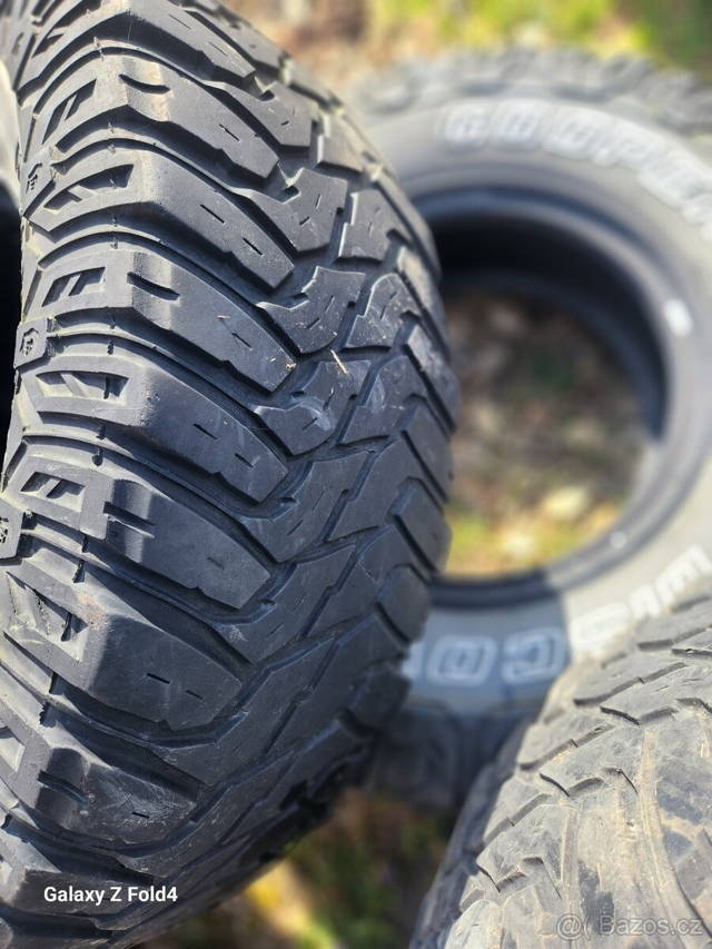 PRODÁM OFFROAD PNEUMATIKY COOPER DISCOVERER STT 285/75 R16 –