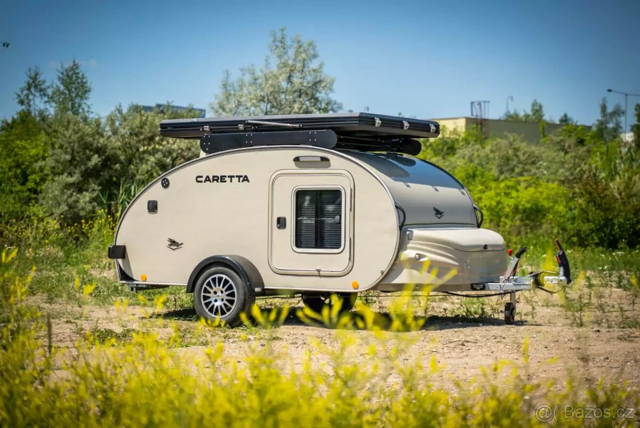 Caretta 1500 – Lehký obytný karavan pro 2–4 osoby