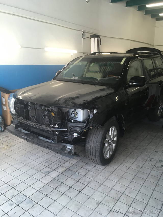 Toyota Land Cruiser V8