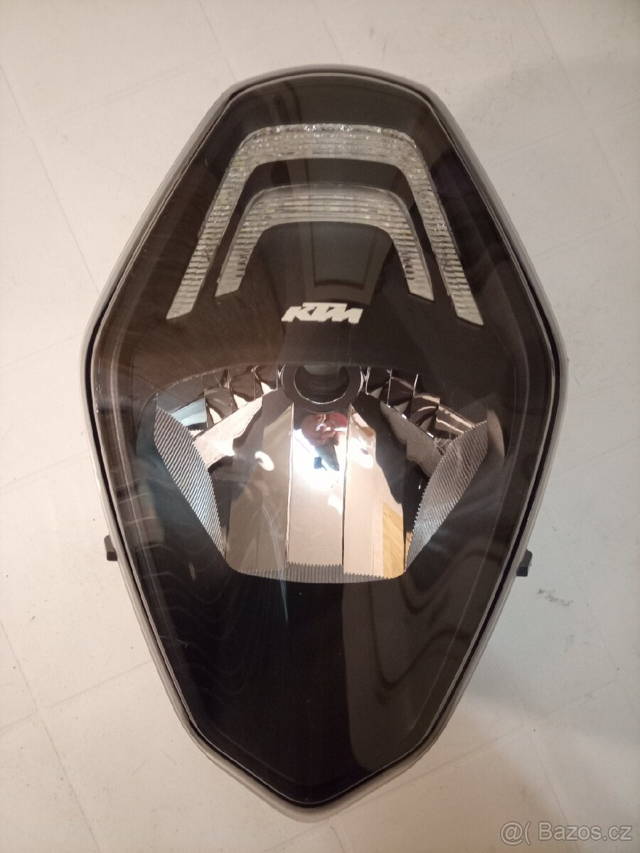 KTM Super Duke 1290 přední světlomet