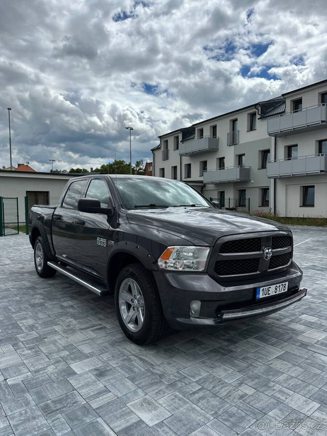 Dodge Ram 1500 V8 hemi 2015
