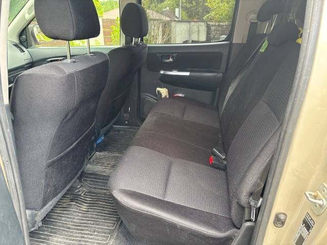 Toyota Hilux 3.0 4x4 manuál