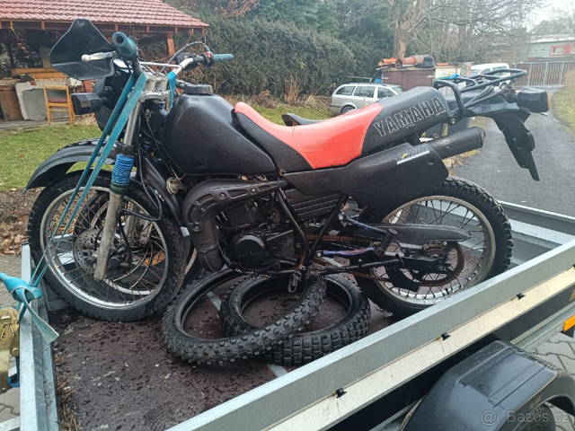Yamaha DT 80 s doklady