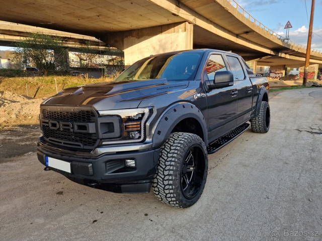 Ford F-150 5.0 4x4 A/T Raptor paket, športový výfuk