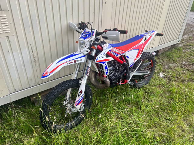 Beta 300 Xtrainer| 52mth | 2022 | zvednuta
