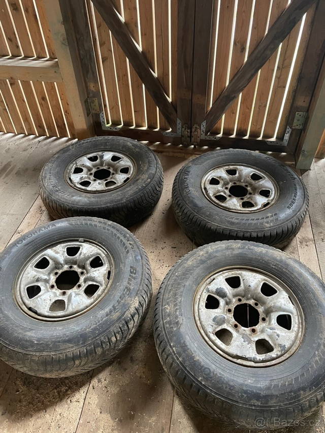 Toyota hilux disky R16