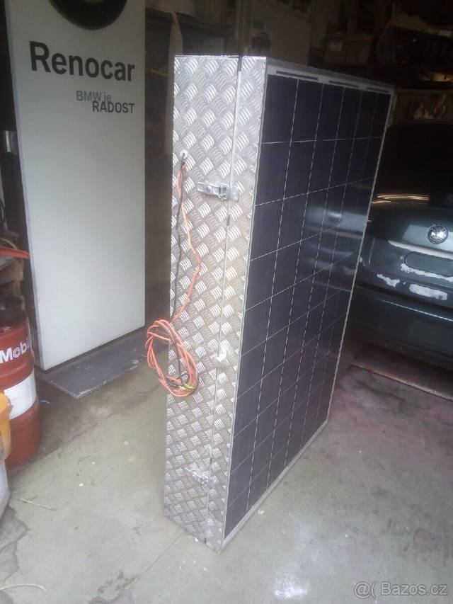 BOX ALU STŘEŠNÍ NA TERÉNNÍ VŮZ S SOLÁRNÍM PANELEM 220W
