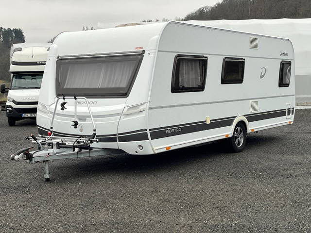 Karavan Dethleffs Nomad 590, předstan, držák kol, mover
