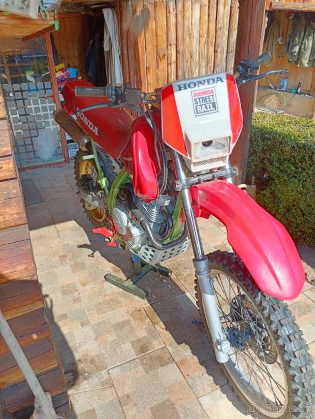 Enduro Honda NX650