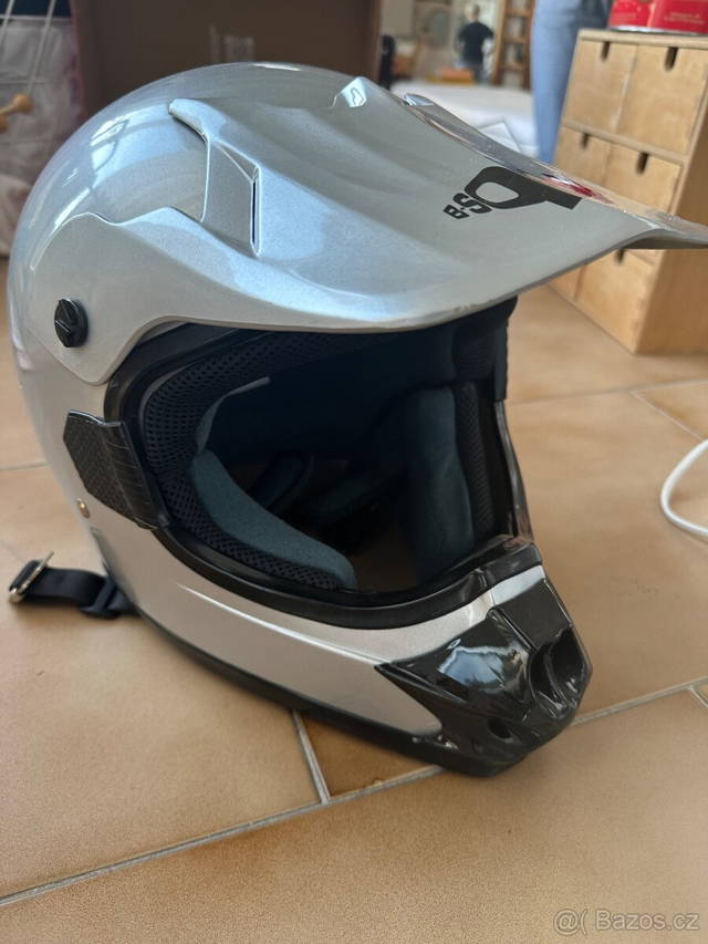 prilba na moto