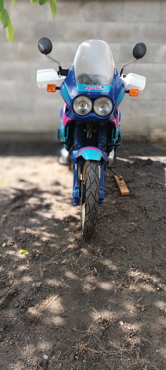 Honda africa twin xrv 750