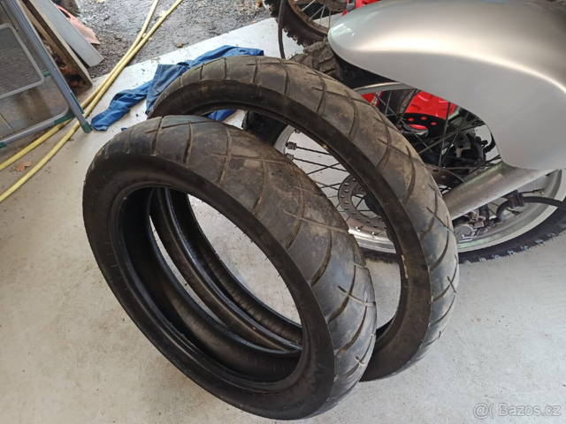 Moto pneu
