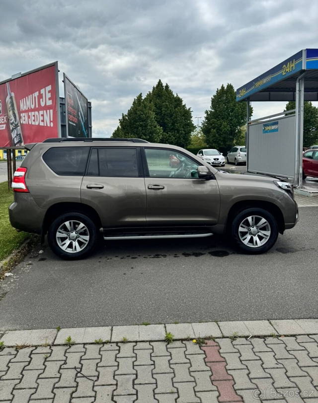 Land Cruiser 150, 83tkm, 2015, EXECUTIVE hněd.metal.