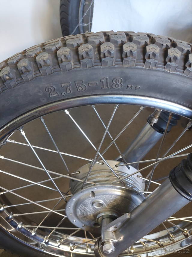 Jawa 90 pneu