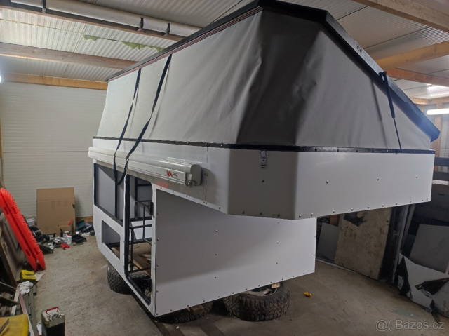 Toyota Hilux camper offroad