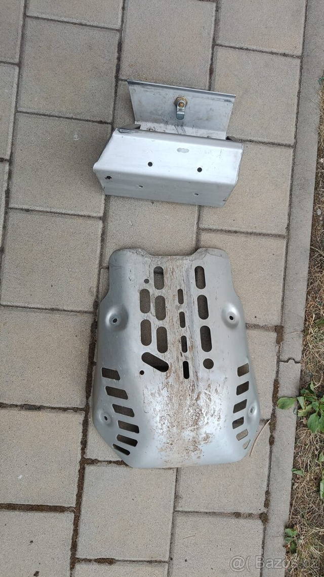 Schranka na naradi k original krytu rally Tenere 700