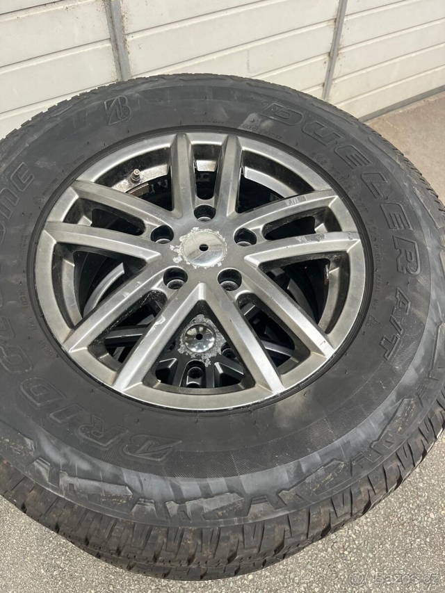 Volkswagen AMAROK (pneumatiky+nášlapy)
