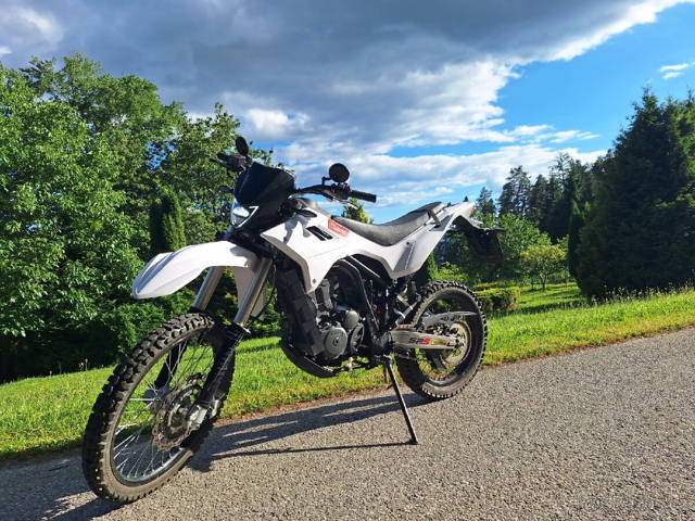Yuki 125i SE