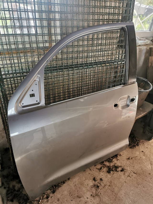Prodám dveře TOYOTA SEQUOIA 2010