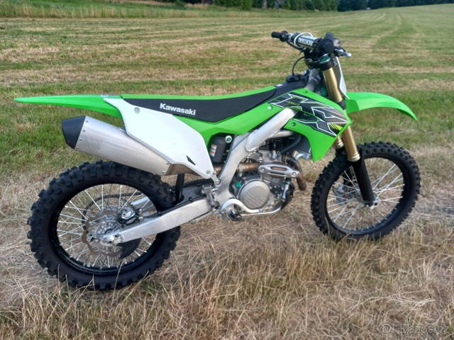 Prodám zánovní Kawasaki kxf 450 ... 7 mth.. TOP