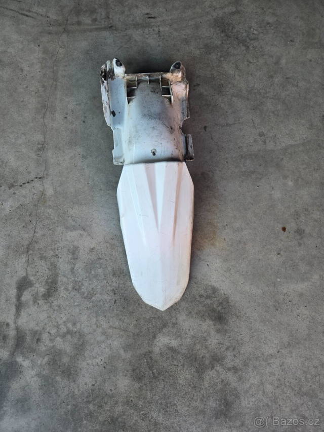 Zadní blatnik Husqvarna 125