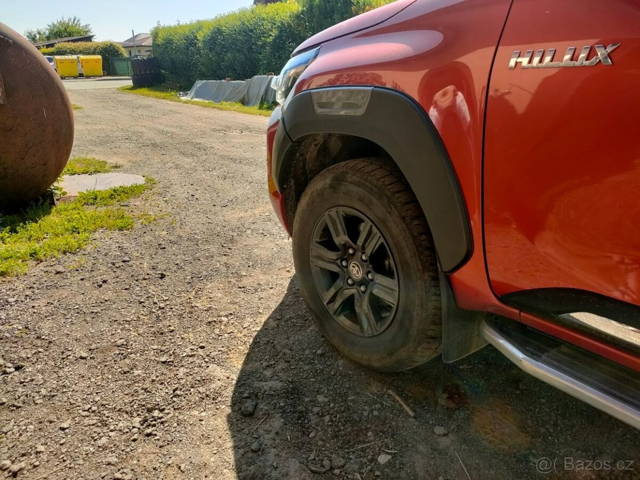 Lemy blatníků Toyota Hilux od 2015