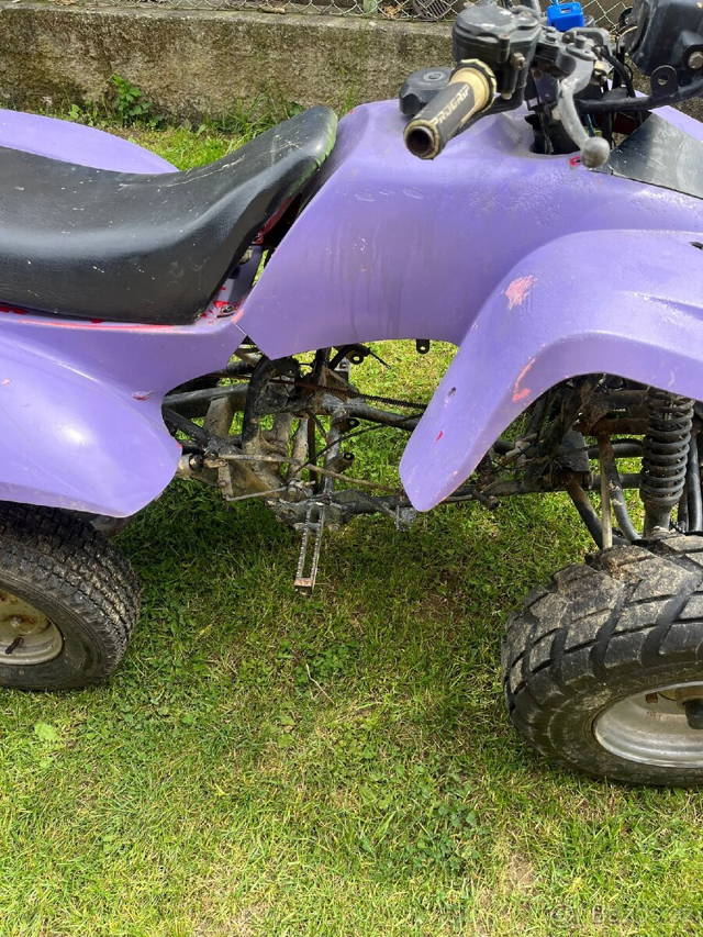 Prodám čtyřkolku bez TP a motoru
