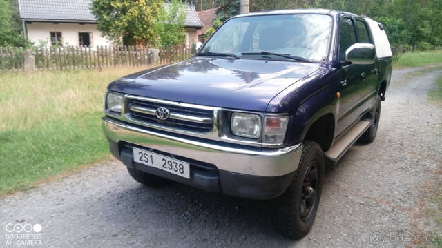 TOYOTA HILUX - 2,4TD - MANUAL - 3 majitel - závěs 2,25 t.