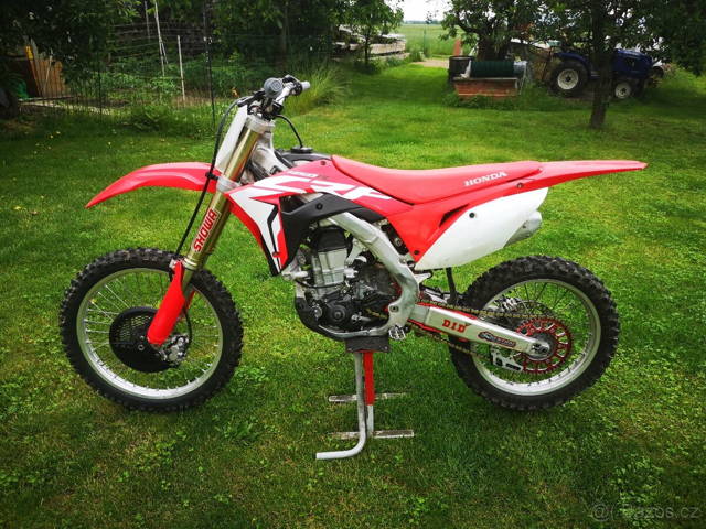Honda CRF 450R, r.v. 2017 s el. startérem