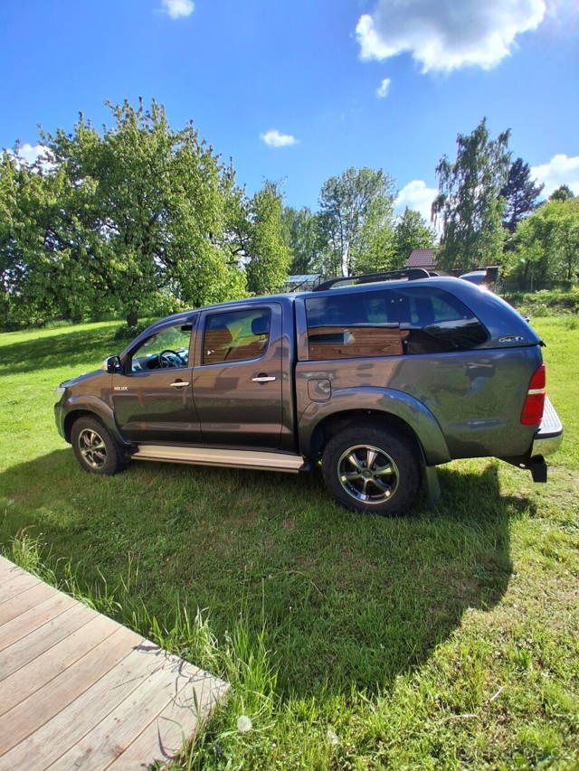Toyota Hilux hardtop