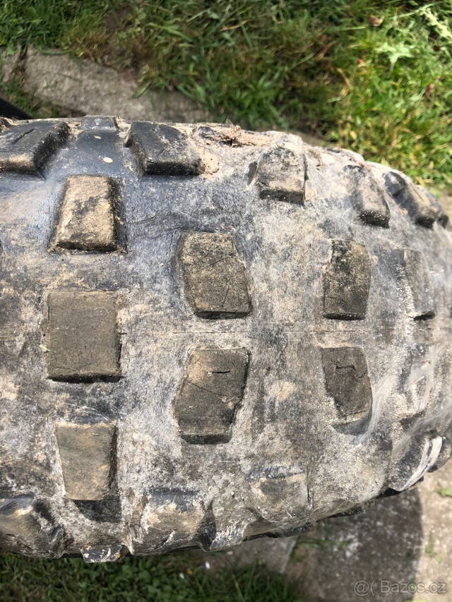 Pneu 22x10-10