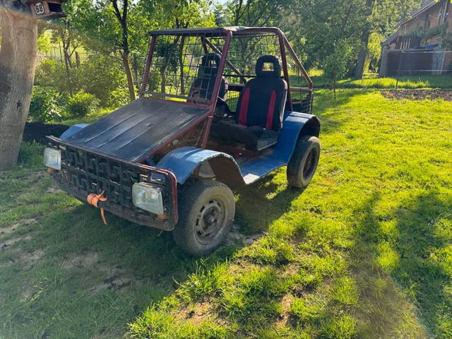 Buggy , pevný rám . 120-ka motor.
