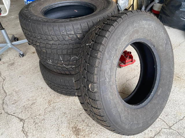 Kumho Power Grip KC11 235 75 15 SUV Offroad